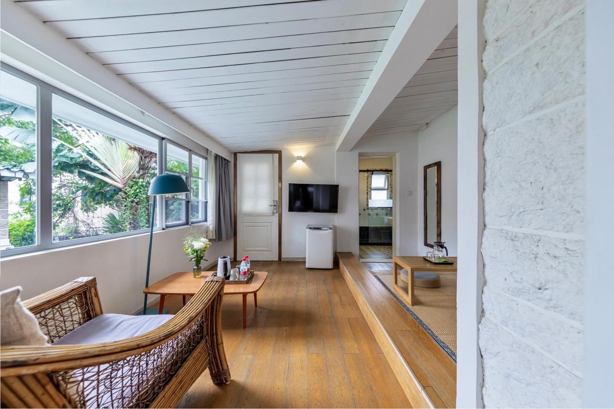 Shenzhen No'6 Garden Villa --French Window With Garden View,Close To Sea World &Shekou Ferry Port &K11 Ecoast &Subway Nearby ,Offer Western Food And Coffee &English Speaking With Tour Services Bagian luar foto