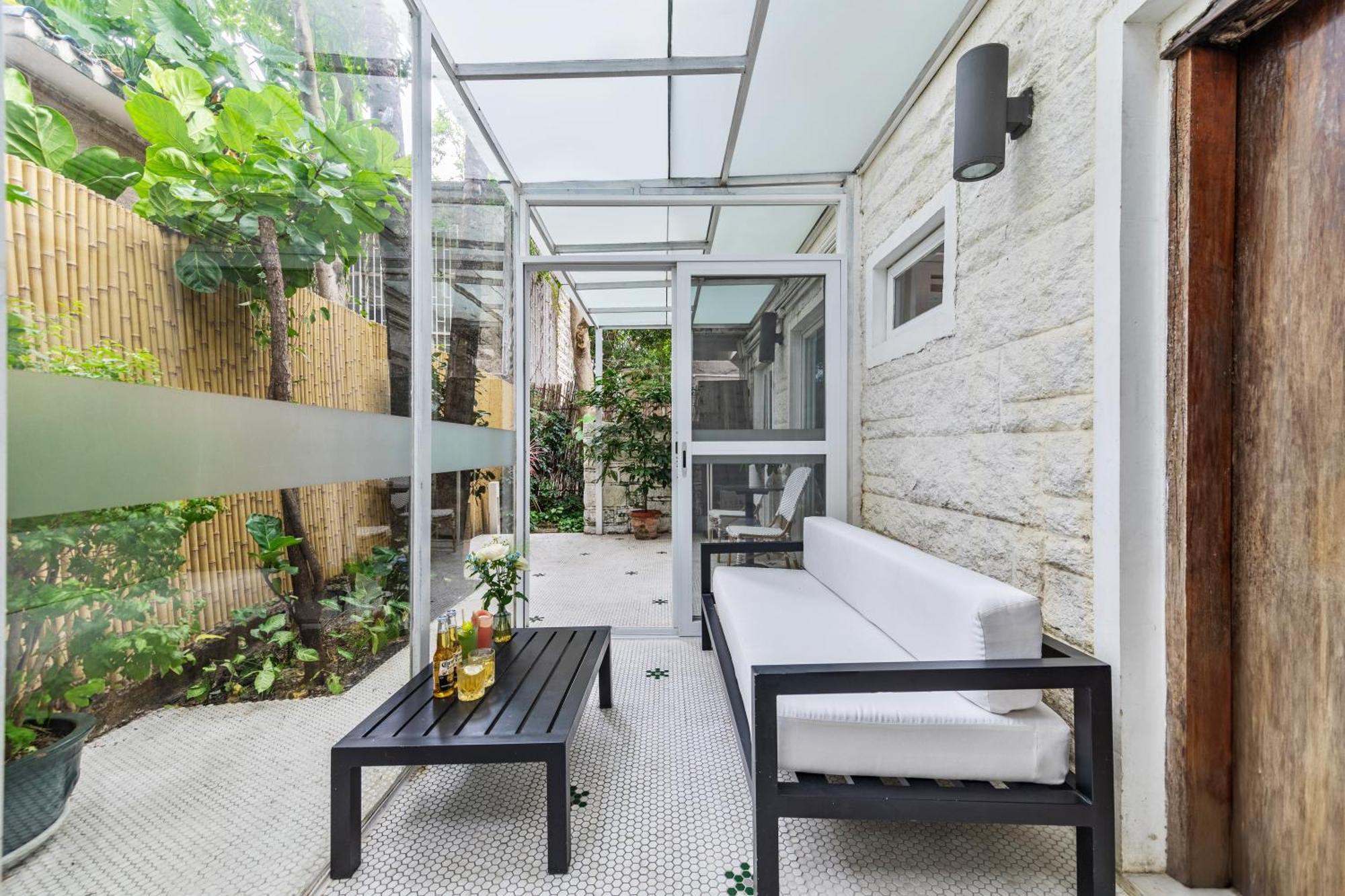 Shenzhen No'6 Garden Villa --French Window With Garden View,Close To Sea World &Shekou Ferry Port &K11 Ecoast &Subway Nearby ,Offer Western Food And Coffee &English Speaking With Tour Services Bagian luar foto