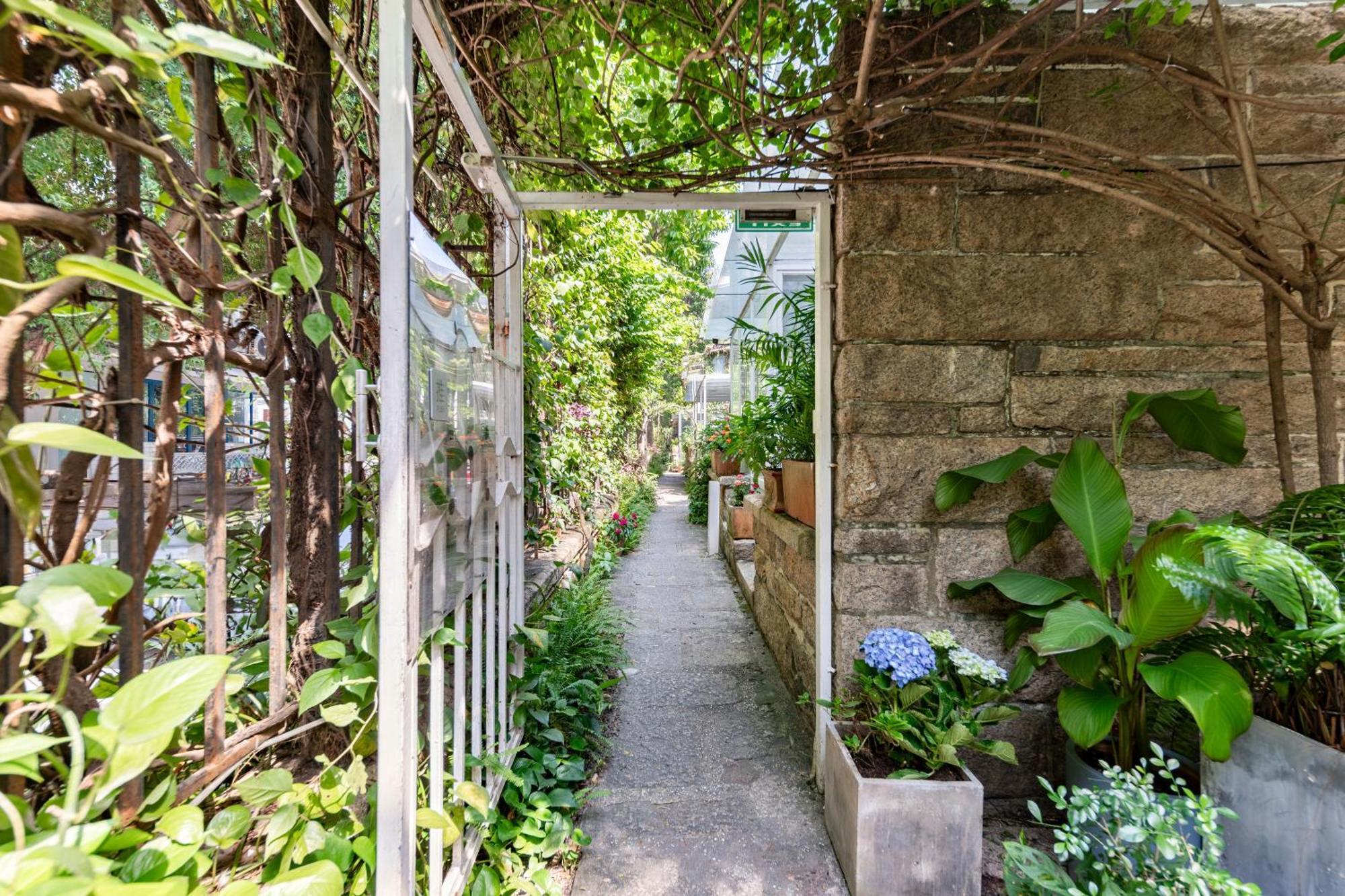 Shenzhen No'6 Garden Villa --French Window With Garden View,Close To Sea World &Shekou Ferry Port &K11 Ecoast &Subway Nearby ,Offer Western Food And Coffee &English Speaking With Tour Services Bagian luar foto