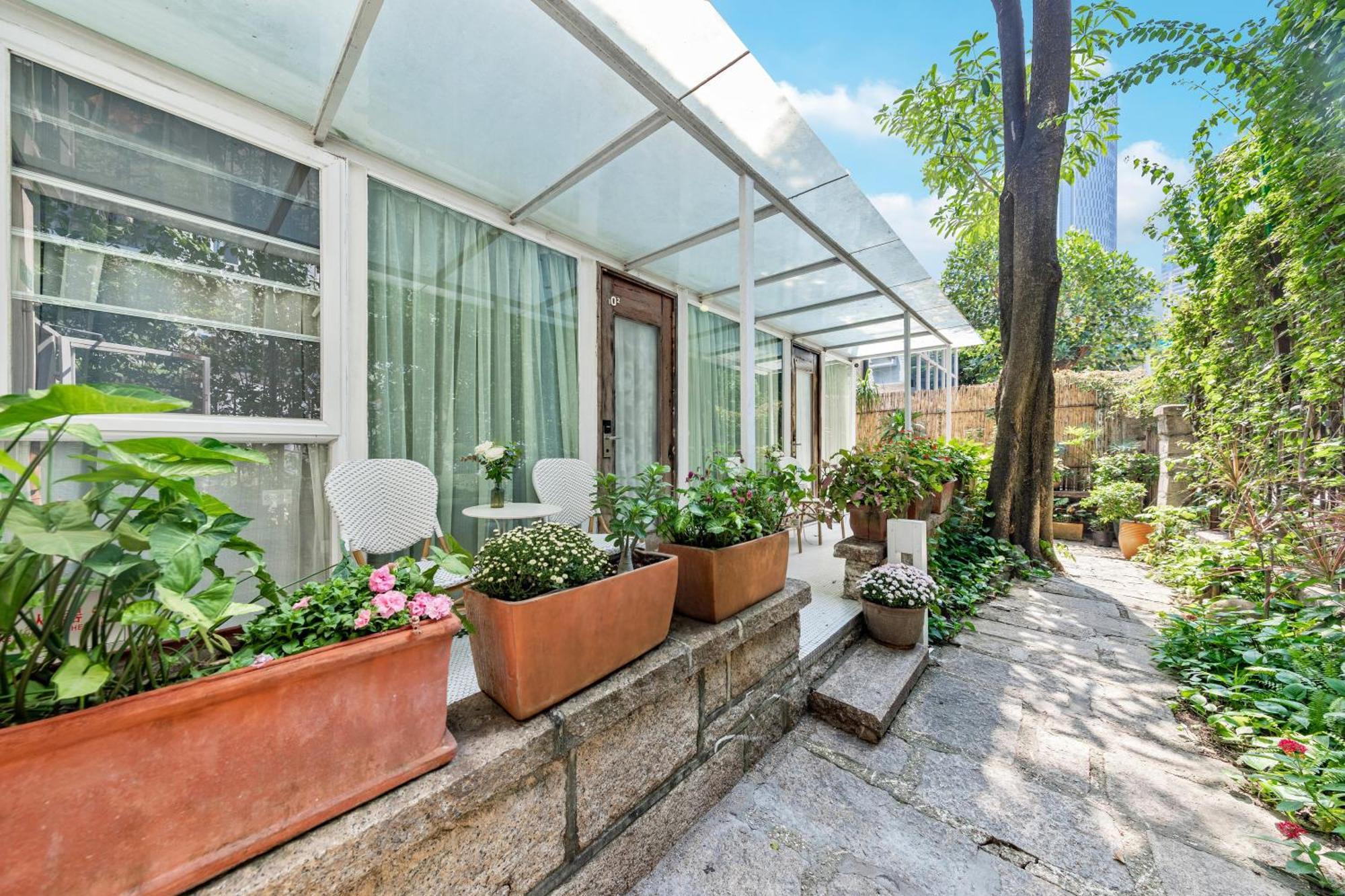 Shenzhen No'6 Garden Villa --French Window With Garden View,Close To Sea World &Shekou Ferry Port &K11 Ecoast &Subway Nearby ,Offer Western Food And Coffee &English Speaking With Tour Services Bagian luar foto